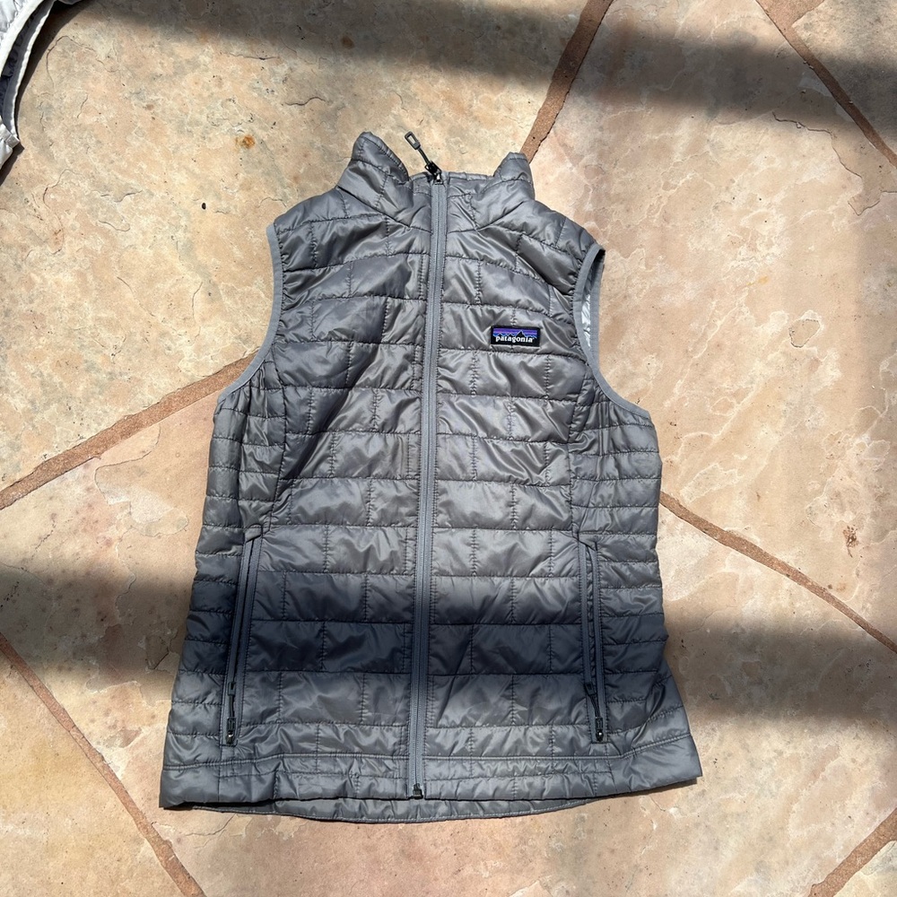 Patagonia Nano Puff Primaloft Quilted Vest Women’s Size S Color Gray
